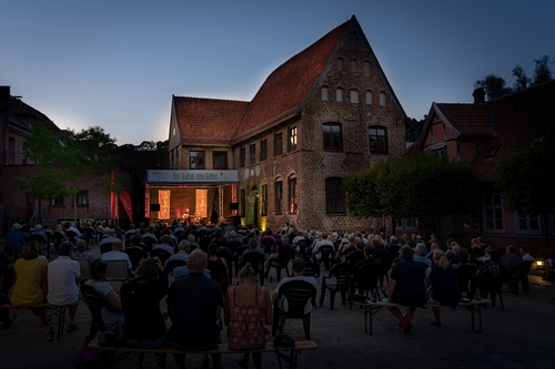 Das 16. Möllner Folksfest findet im August eine Fortsetzung im Möllner Stadthauptmannshof Foto: Jens Butz